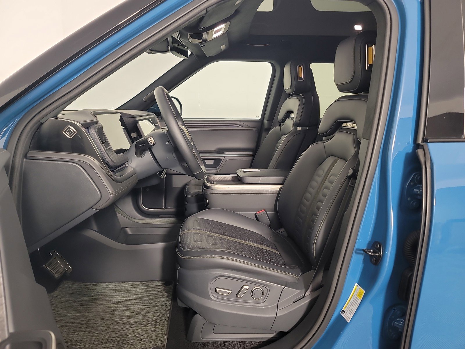 Used 2023 Rivian R1S Adventure AWD/4WD image 20