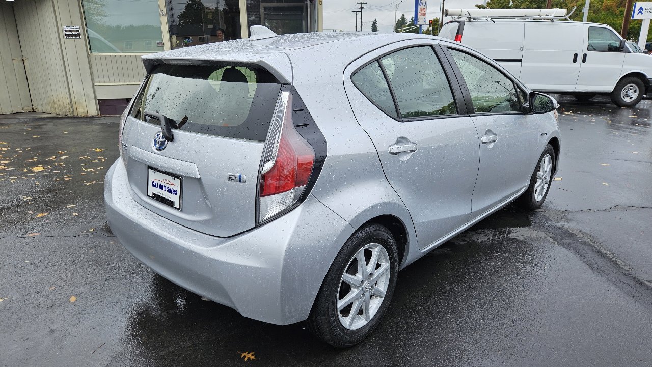 Used 2015 Toyota Prius C Four image 9