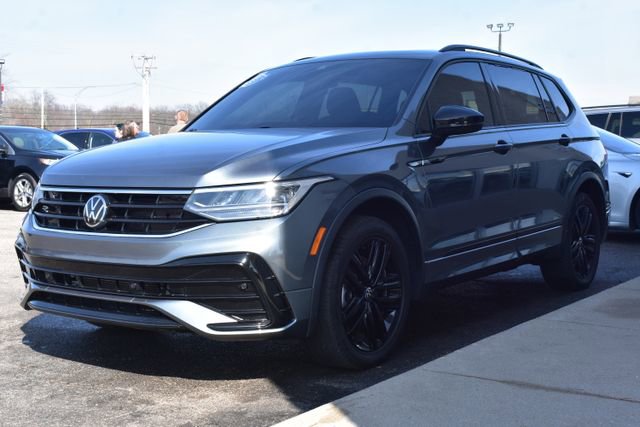 Used 2022 Volkswagen Tiguan SE R-Line image 17