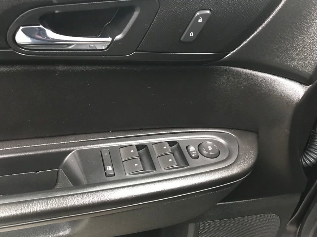 Used 2015 GMC Acadia SLE image 10