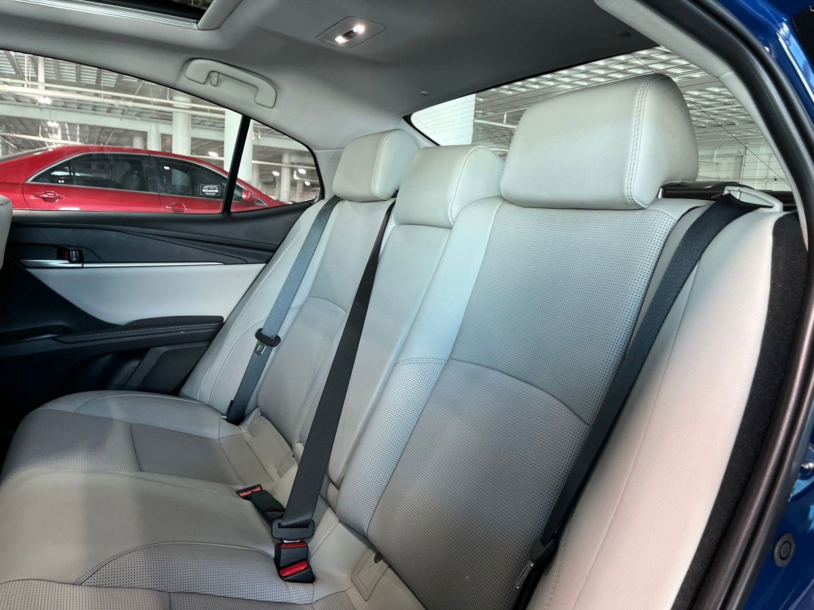 Used 2025 Toyota Camry XLE AWD/4WD image 37