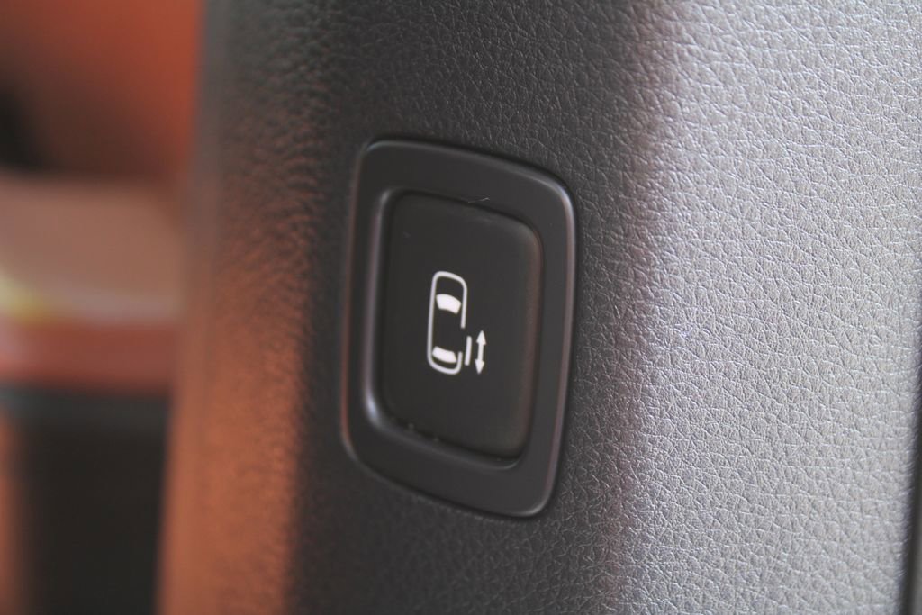 Used 2024 Kia Carnival SX FWD image 8