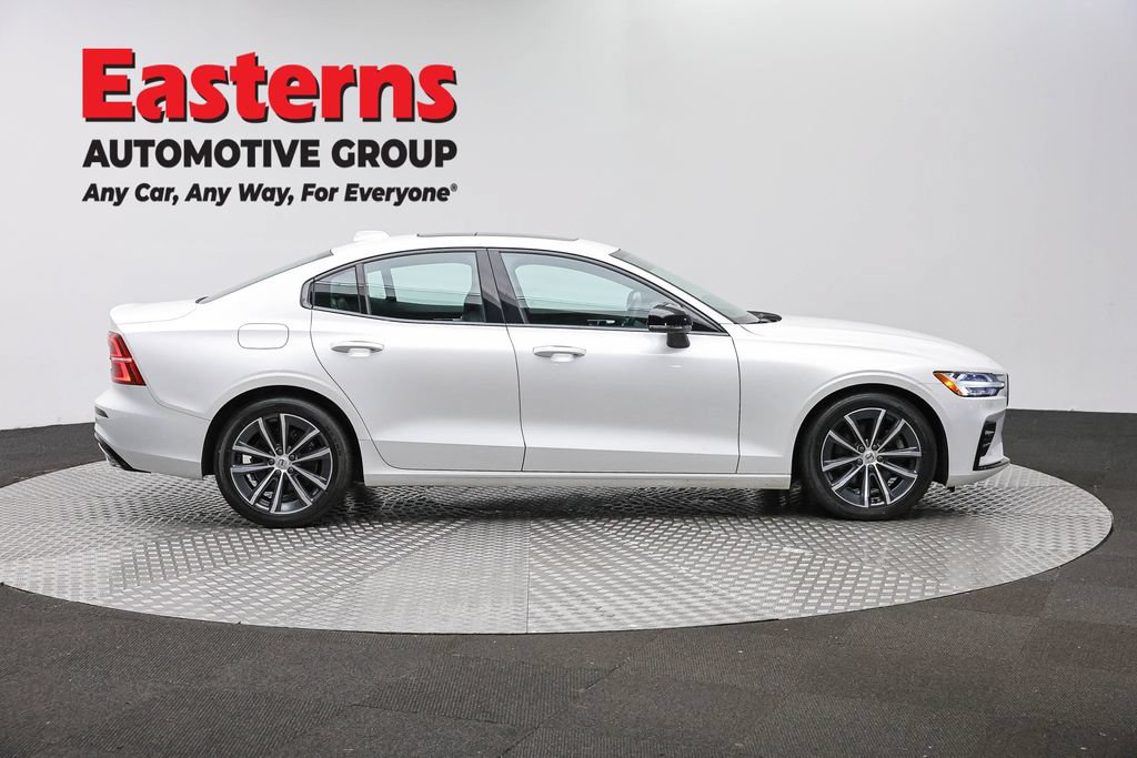 Used 2022 Volvo S60 B5 Inscription FWD image 4