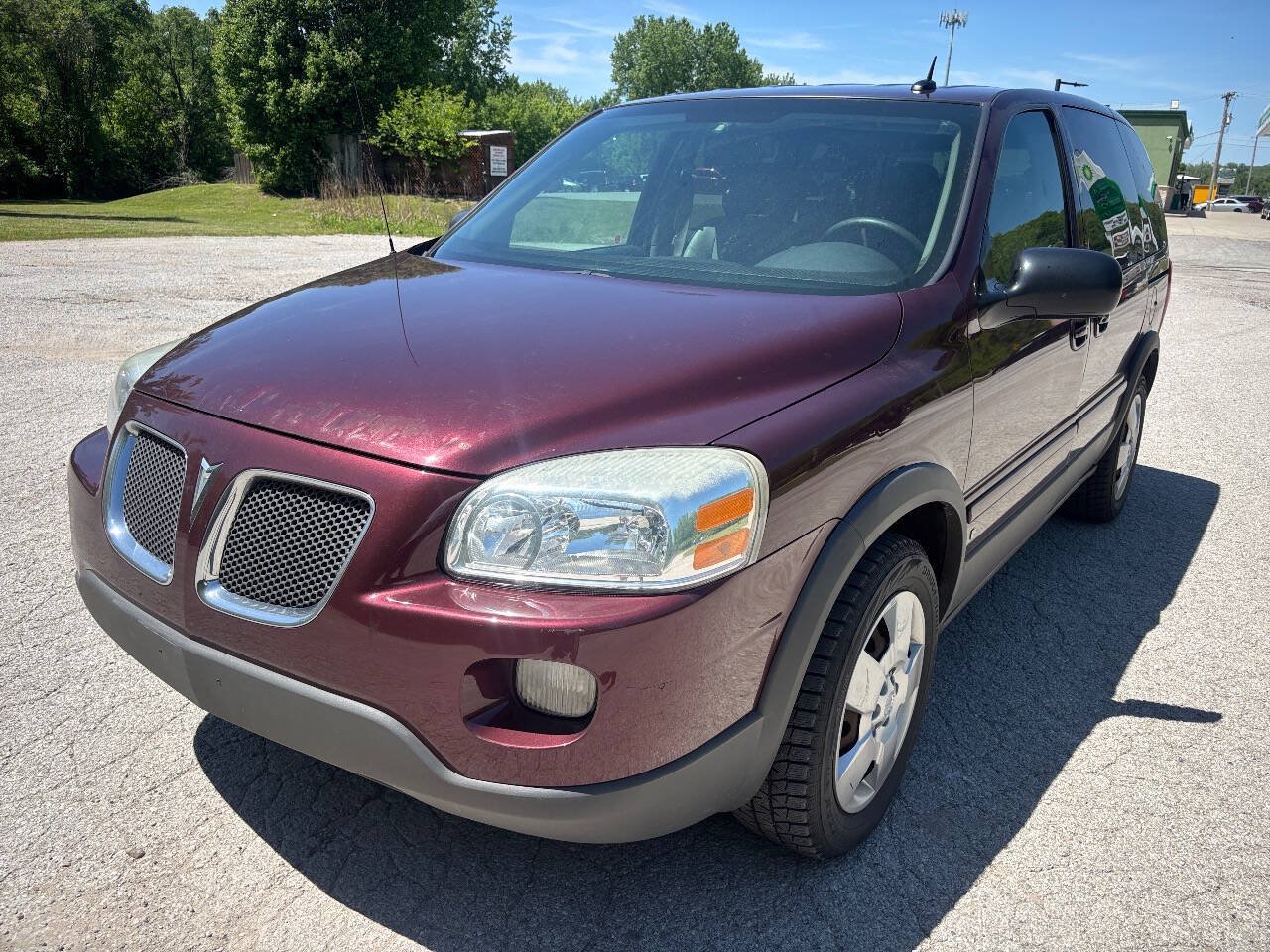 Used 2009 Pontiac Montana SV6 FWD image 2