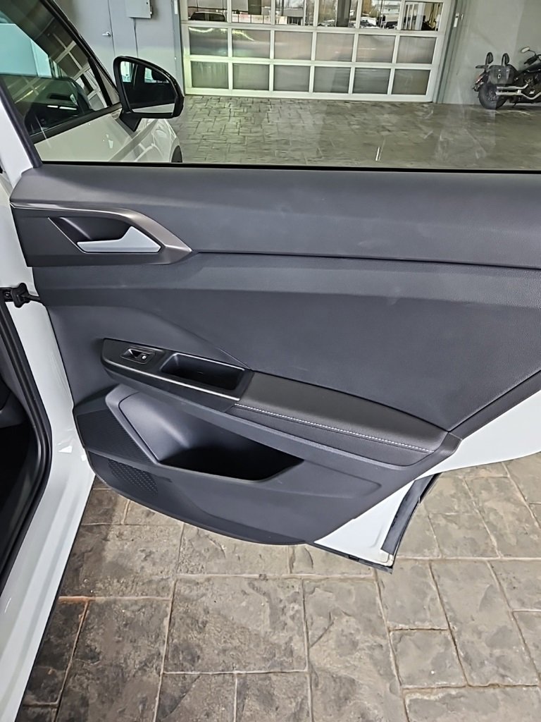Used 2025 Volkswagen Taos SE image 15