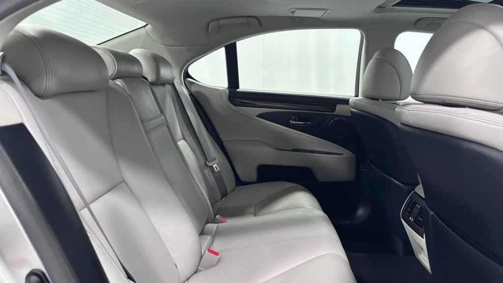 Used 2017 Lexus LS 460 w/ Comfort Package RWD image 26