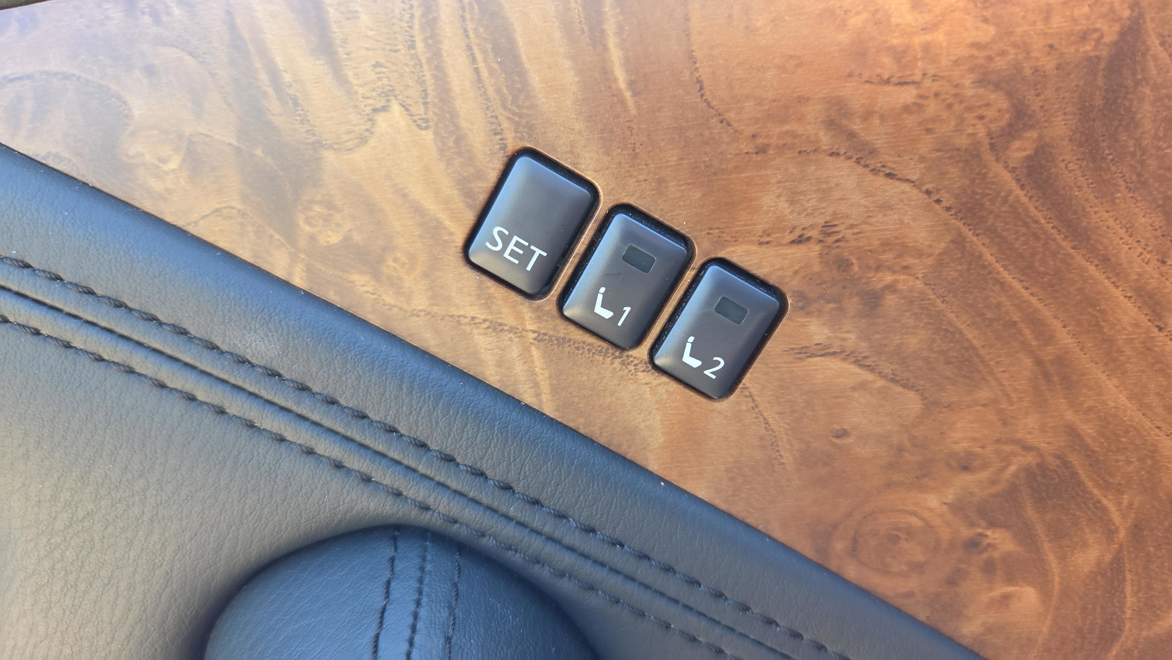 Used 2024 Nissan Armada SL w/ Captain's Chairs Package RWD image 28