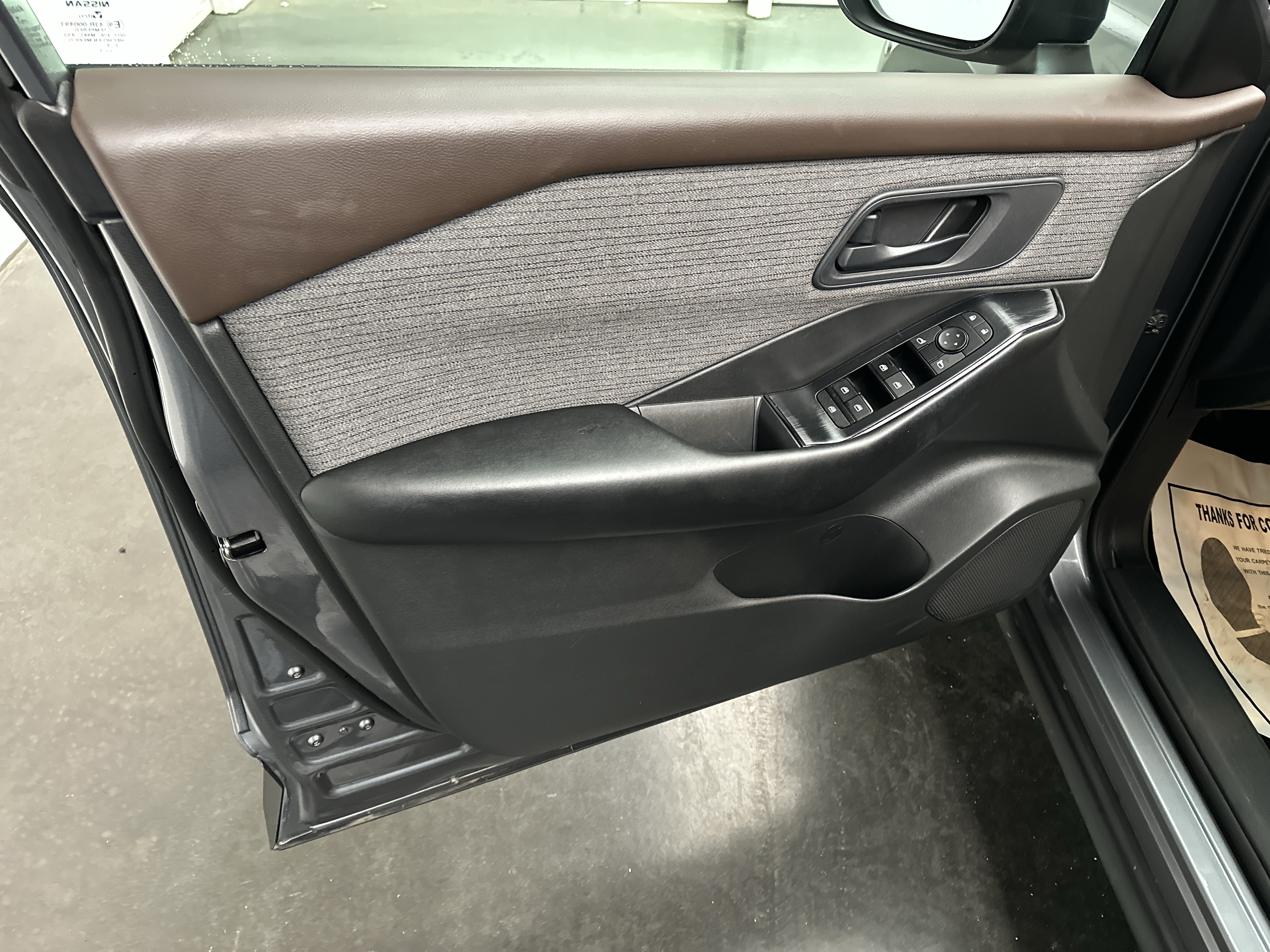 Used 2023 Nissan Rogue S AWD/4WD image 18