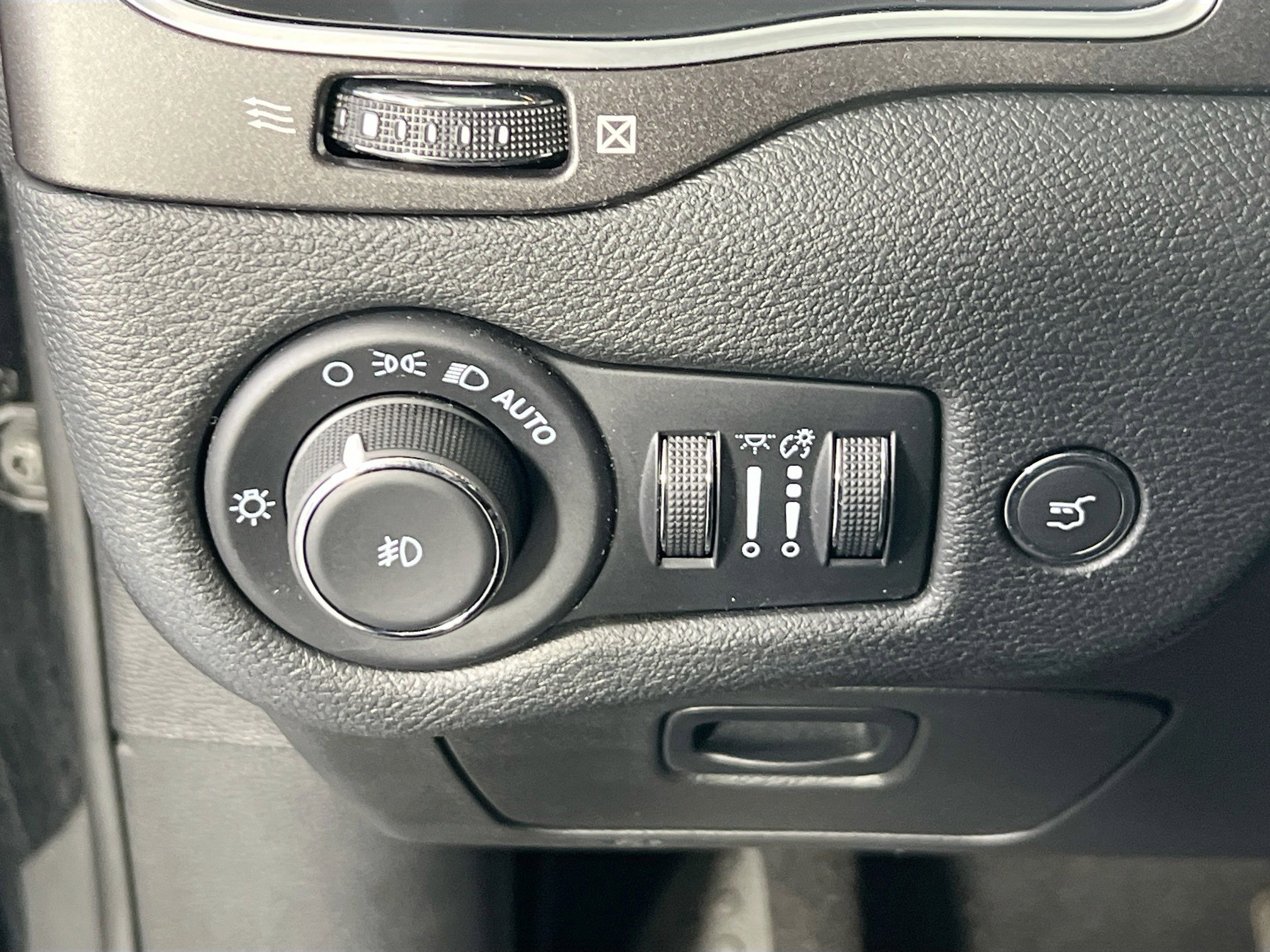 Used 2022 Jeep Cherokee Trailhawk w/ Sun, Sound & Nav Group AWD/4WD image 10