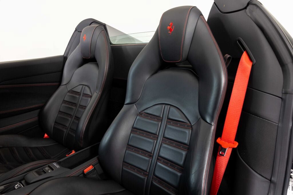 Used 2022 Ferrari F8 Tributo RWD image 31