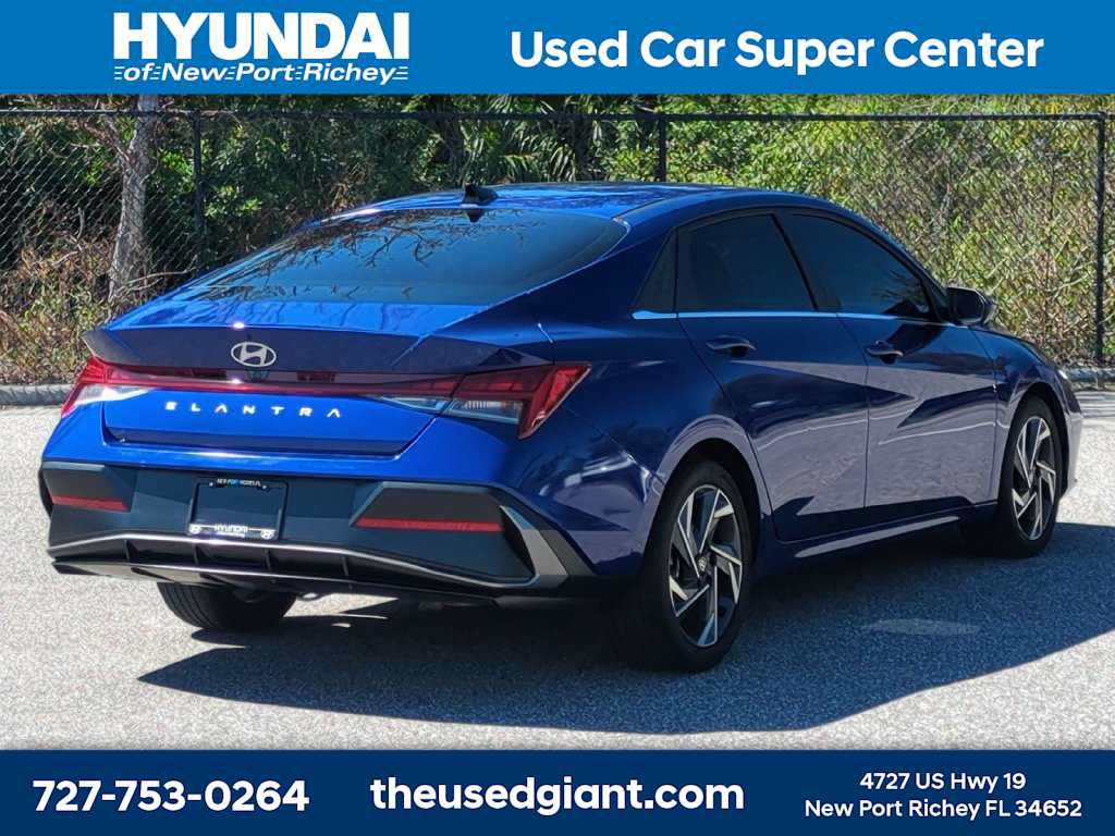 Used 2025 Hyundai Elantra SEL FWD image 5