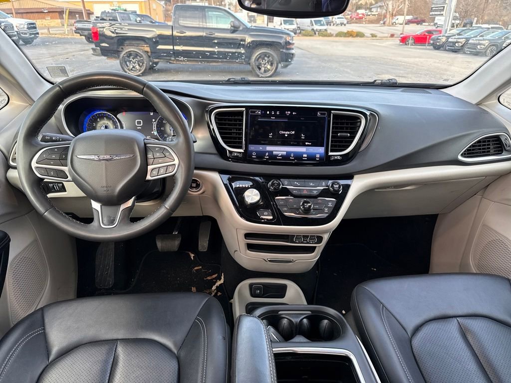 Used 2024 Chrysler Pacifica Touring-L image 38