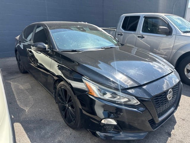 Used 2022 Nissan Altima 2.5 SR w/ Midnight Edition Package FWD image 2