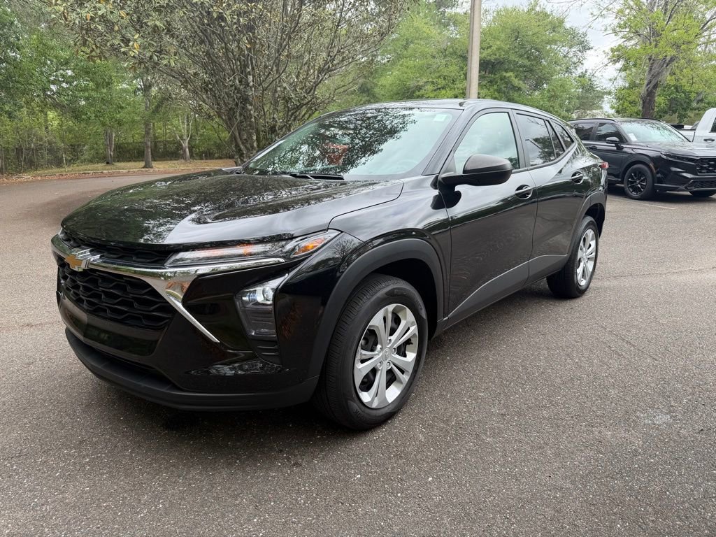Used 2024 Chevrolet Trax LS image 3