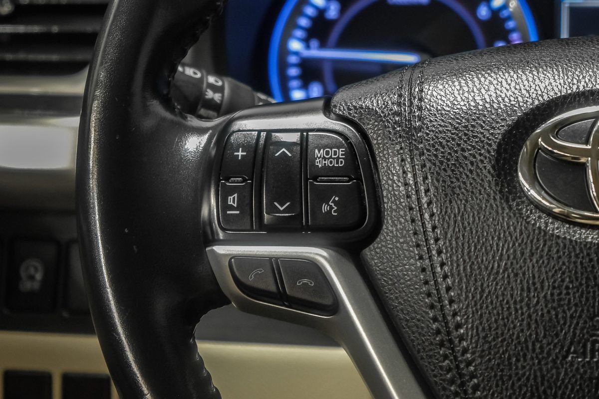 Used 2018 Toyota Highlander XLE FWD image 16