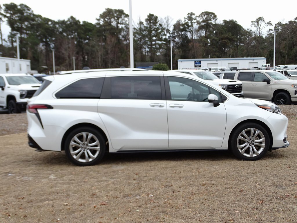 Used 2023 Toyota Sienna Platinum image 8