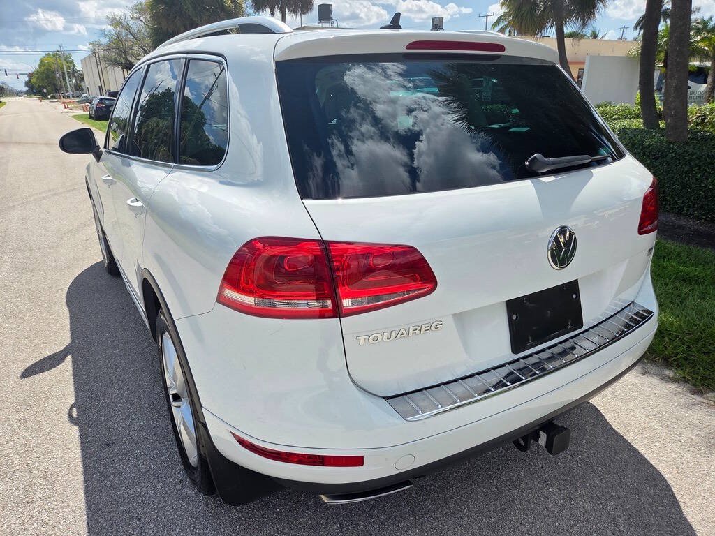 Used 2014 Volkswagen Touareg TDI AWD/4WD image 11