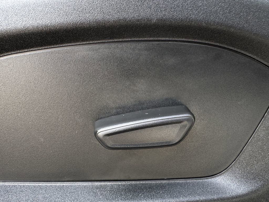 Used 2023 Ford Explorer XLT image 28