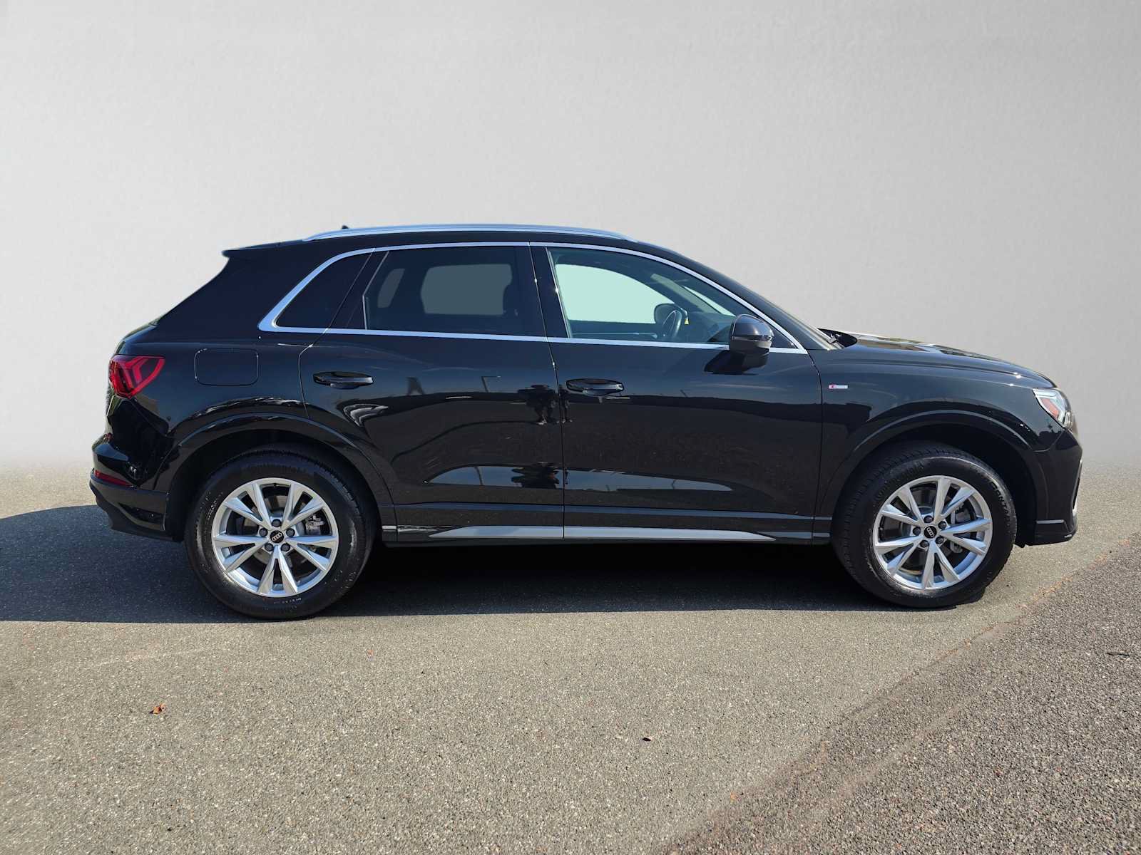 Used 2024 Audi Q3 2.0T Premium Plus AWD/4WD image 2
