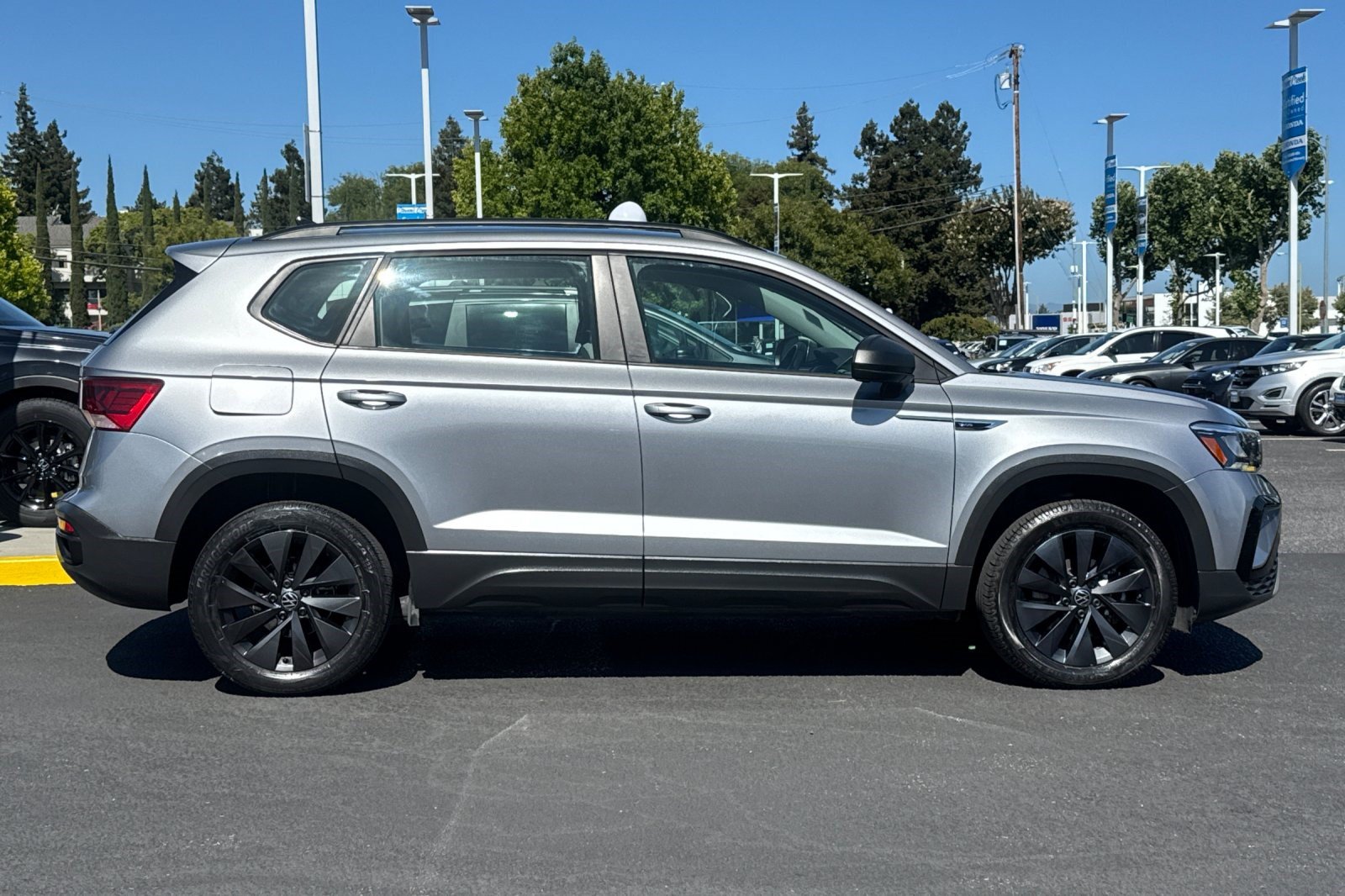 Used 2022 Volkswagen Taos S FWD image 8