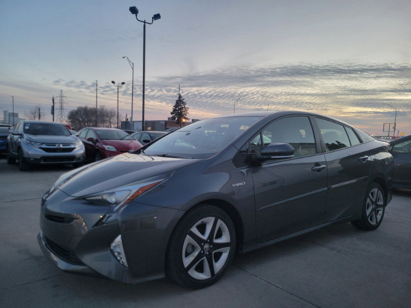 Used 2017 Toyota Prius Three Touring image 3