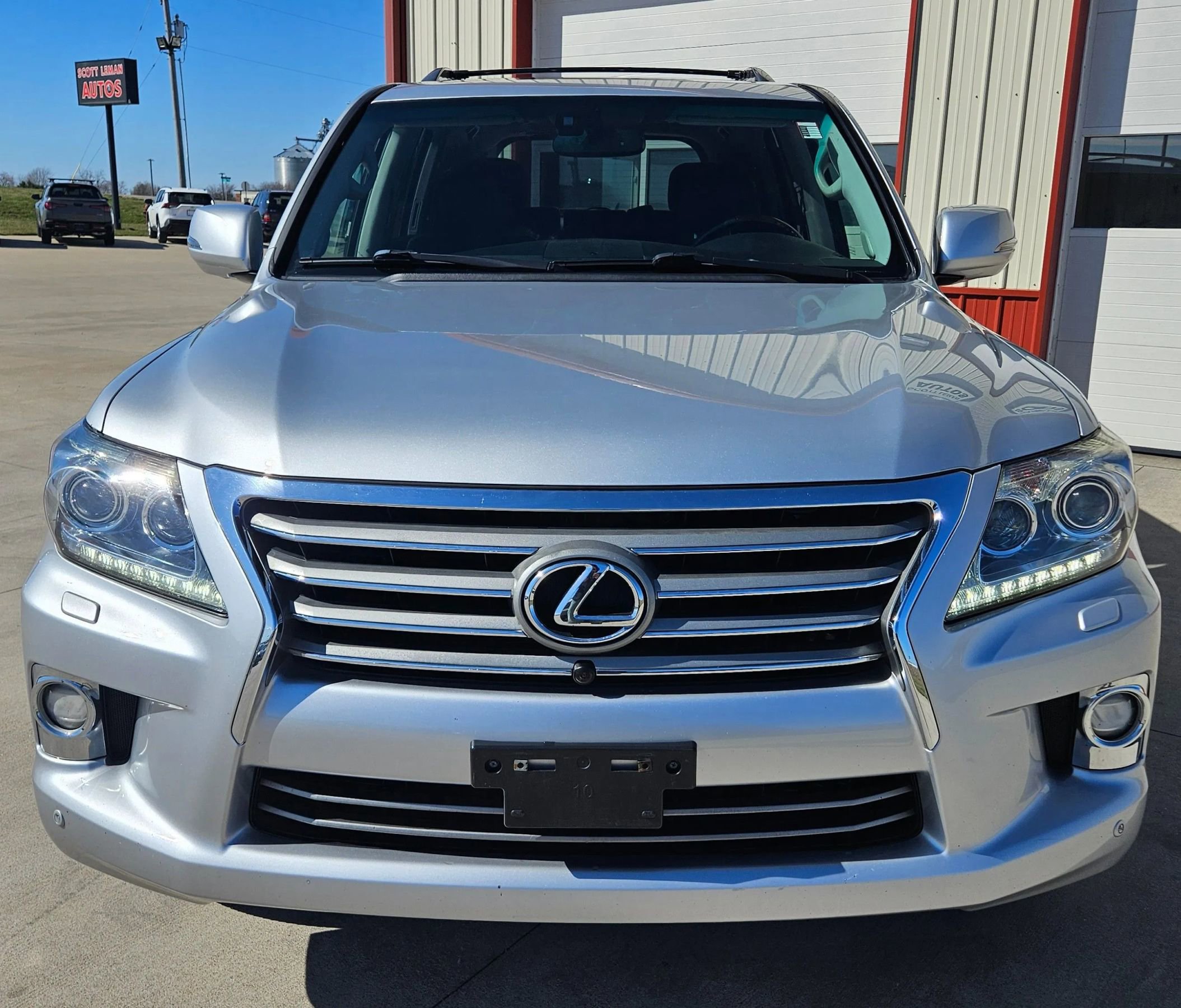 Used 2014 Lexus LX 570 4WD image 2