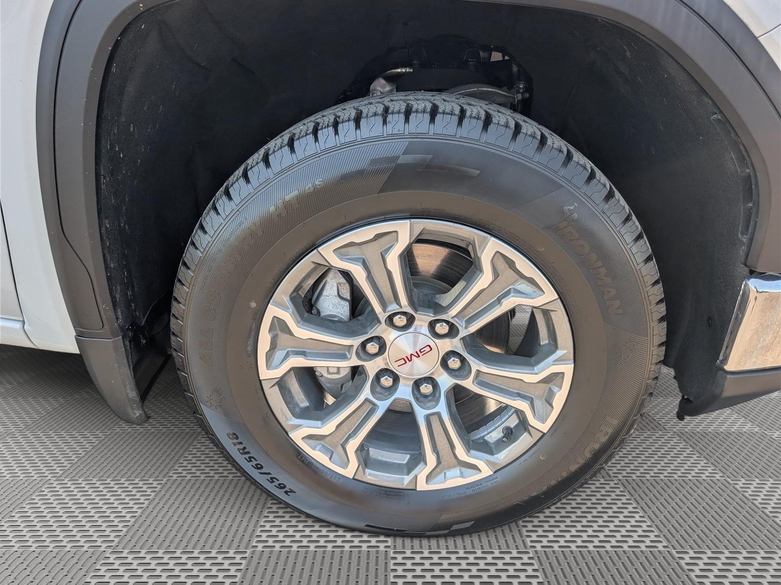 Used 2025 GMC Sierra 1500 SLT RWD image 9