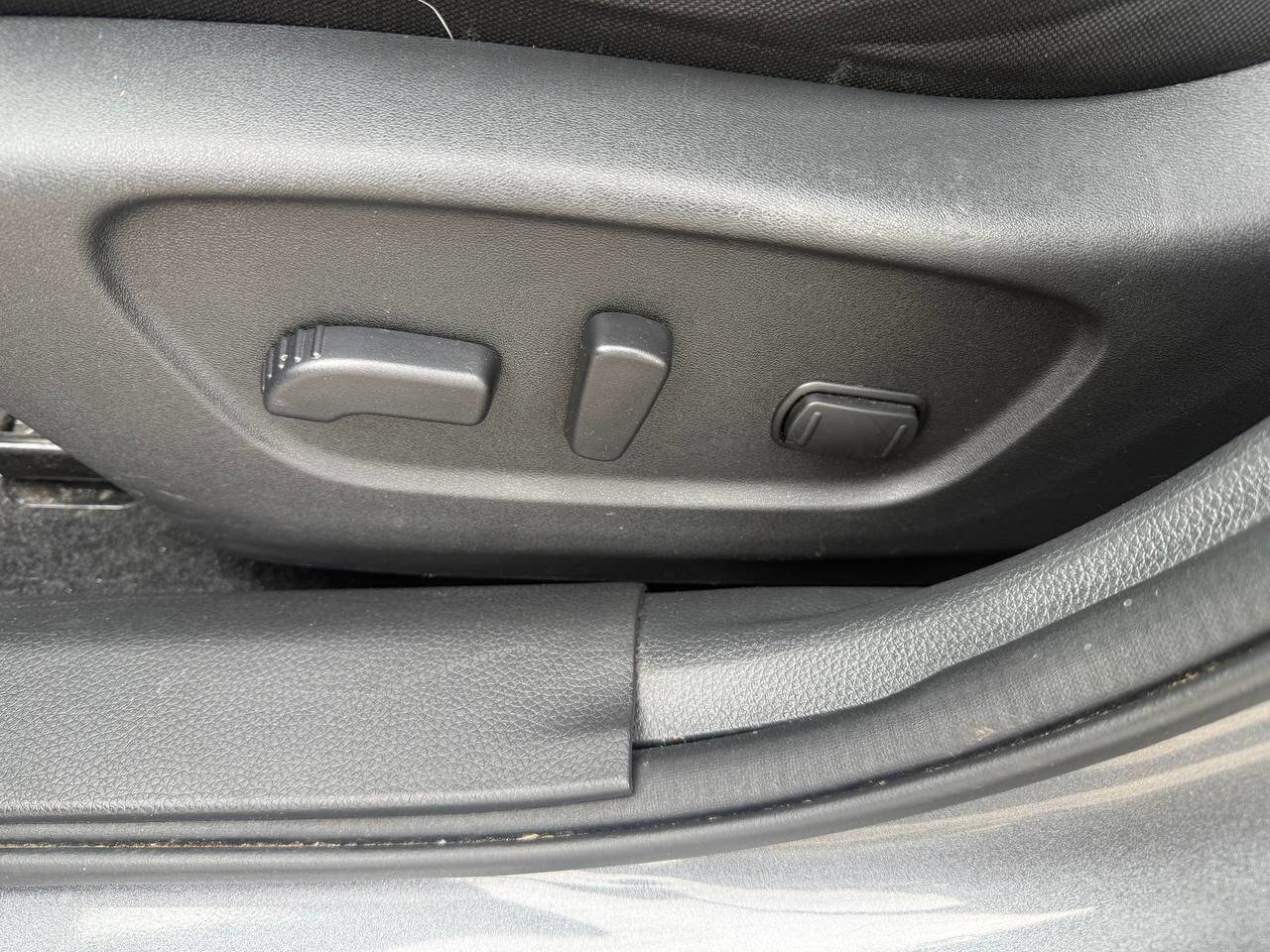 Used 2017 Nissan Rogue SV FWD image 26