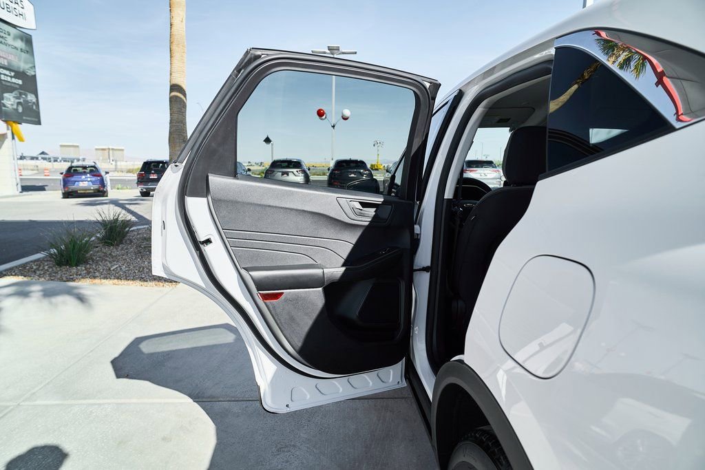 Used 2022 Ford Escape SE image 13