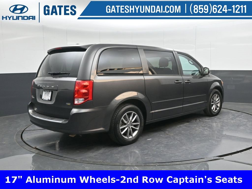 Used 2016 Dodge Grand Caravan SE image 2