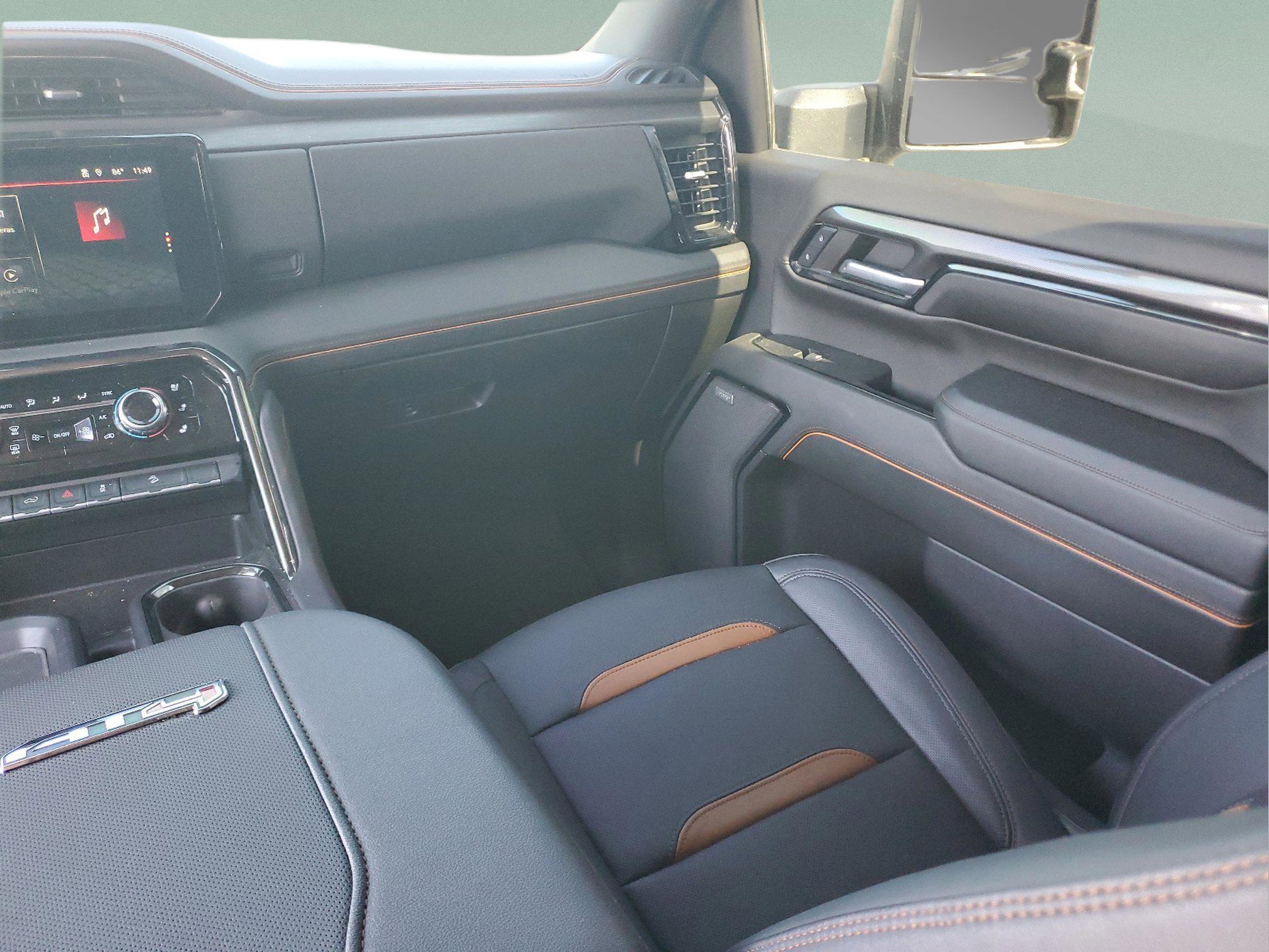 Used 2024 GMC Sierra 2500 AT4 w/ AT4 Premium Plus Package image 11