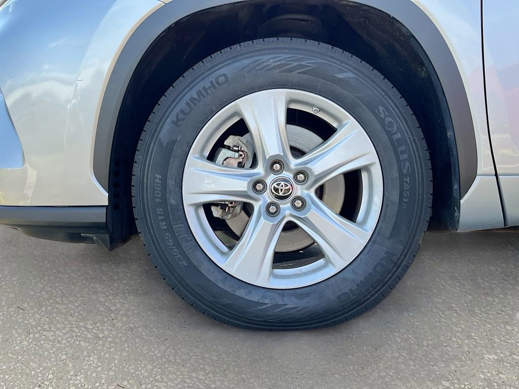 Used 2021 Toyota Highlander LE image 27
