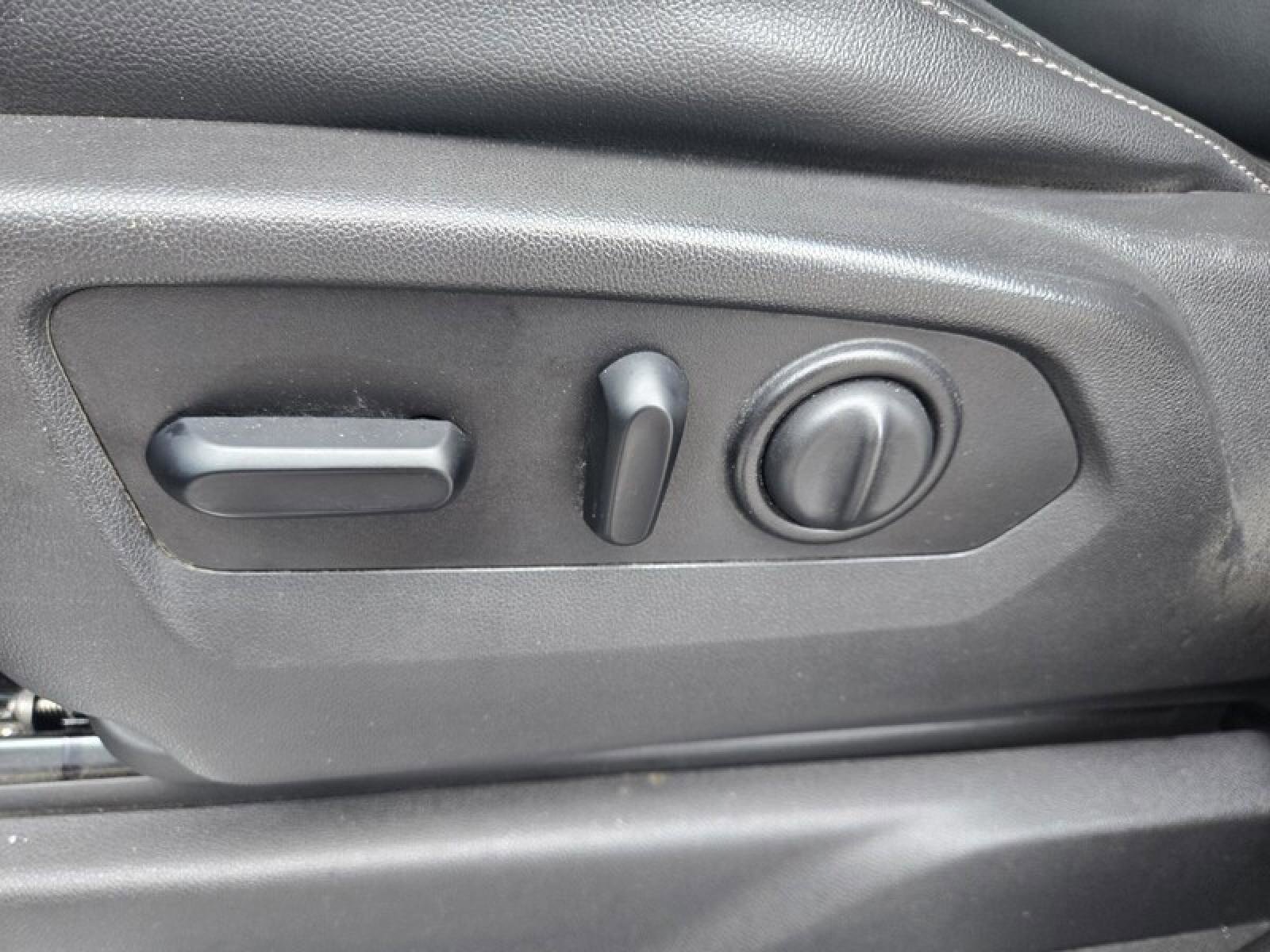 Used 2020 Chevrolet Silverado 1500 RST AWD/4WD image 19