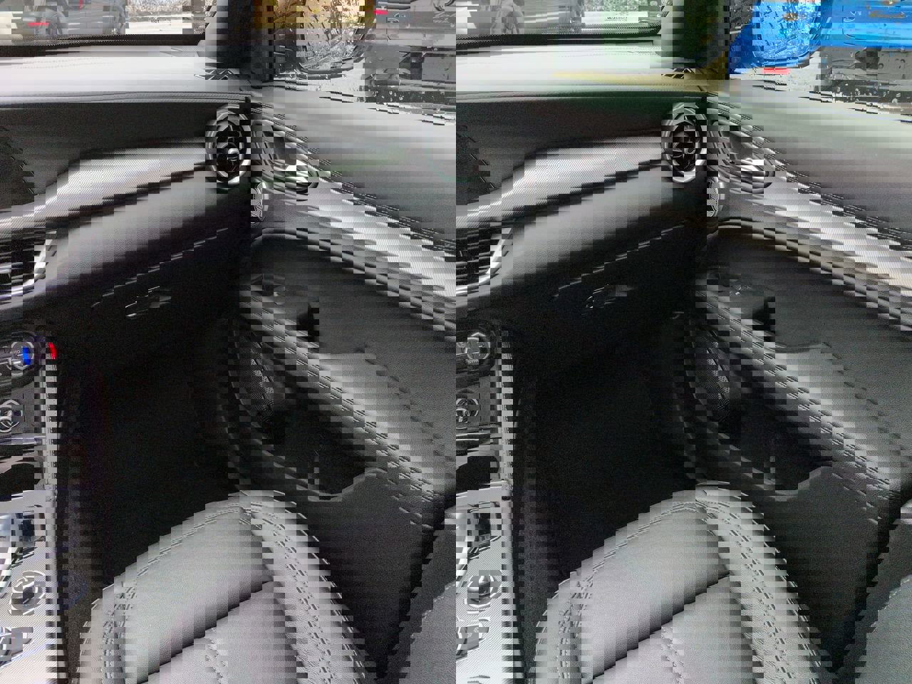 Used 2024 Alfa Romeo Stelvio Ti AWD/4WD image 16