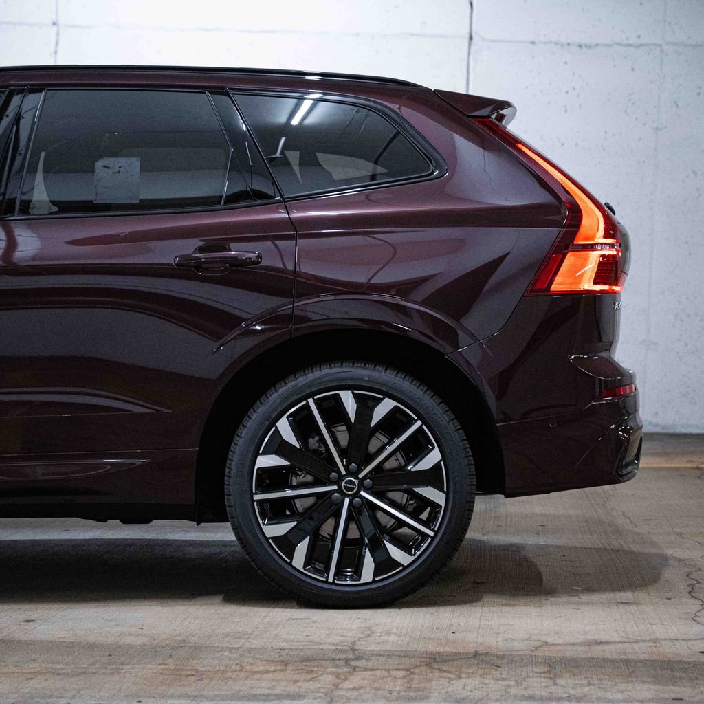 New 2026 Volvo XC60 T8 Ultra w/ Protection Package Premier AWD/4WD image 4