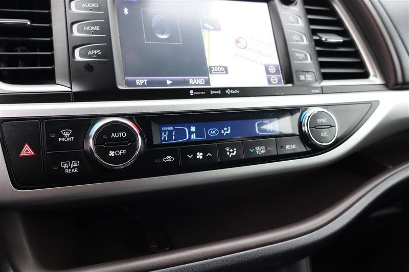 Used 2019 Toyota Highlander AWD V6 image 22