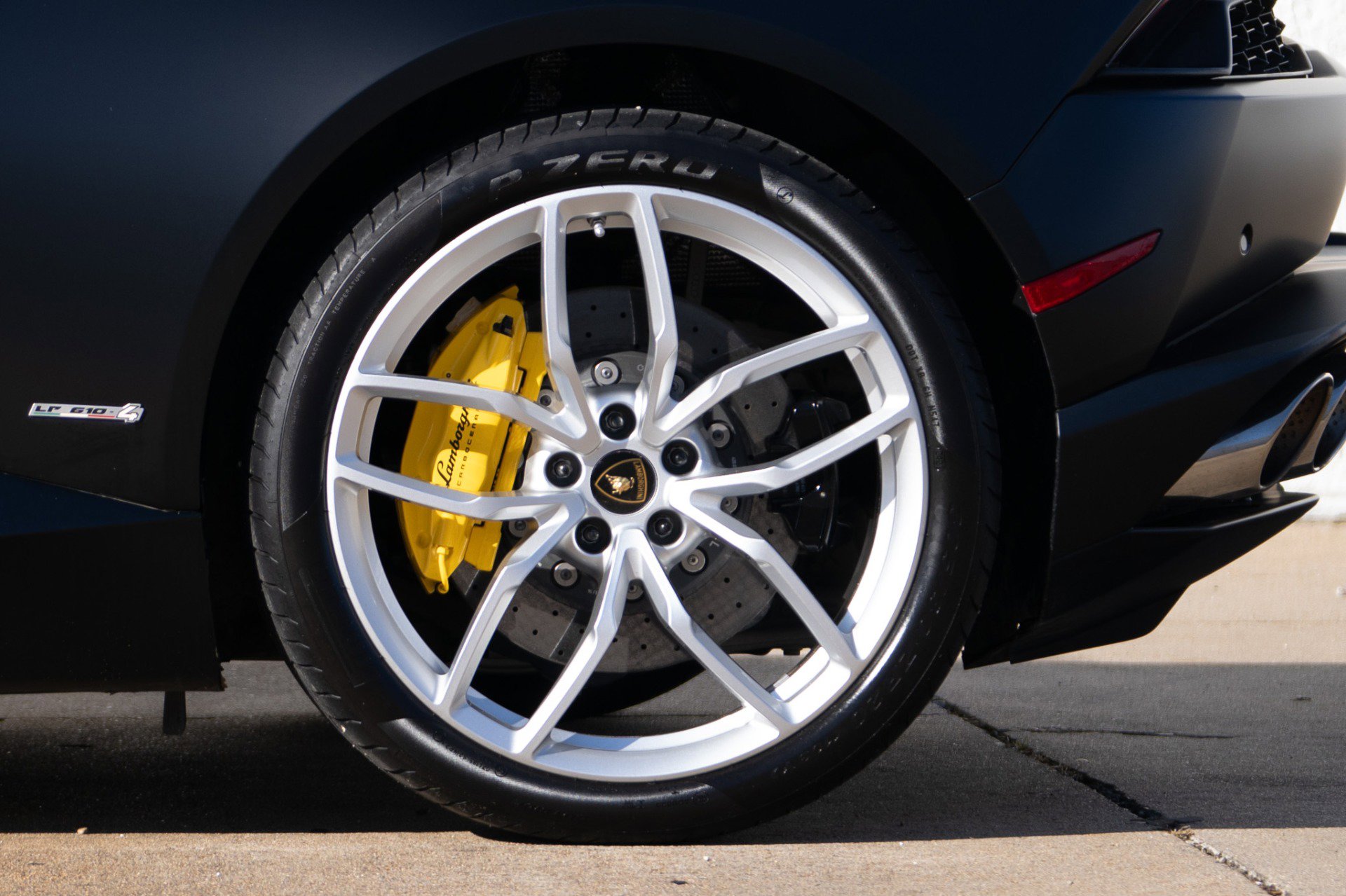 Used 2015 Lamborghini Huracan LP 610-4 image 31