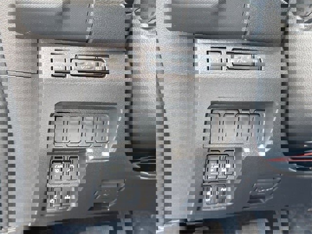 Used 2024 Nissan Frontier PRO-4X w/ Off-Road Protection Package image 17