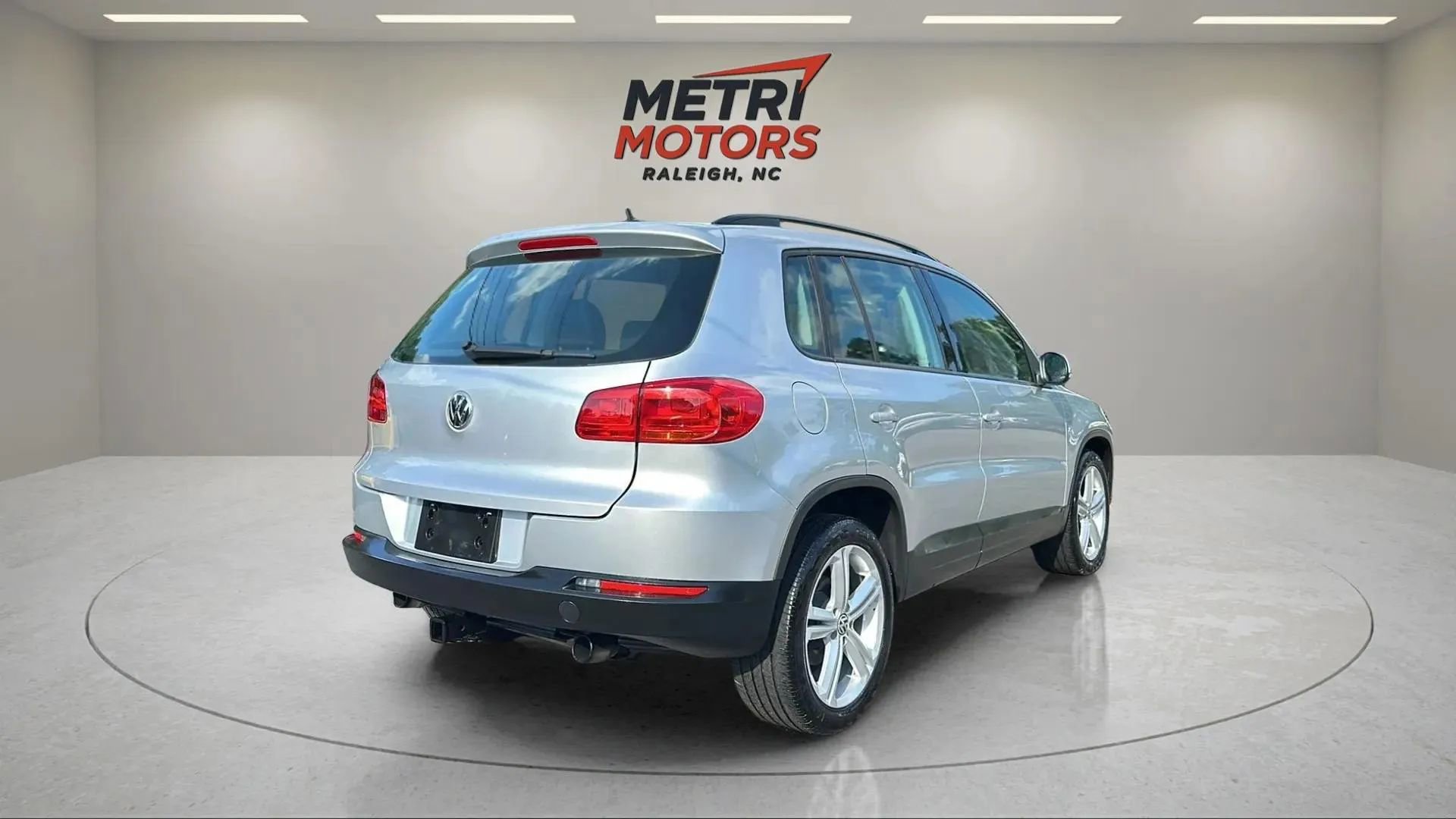 Used 2016 Volkswagen Tiguan S image 5