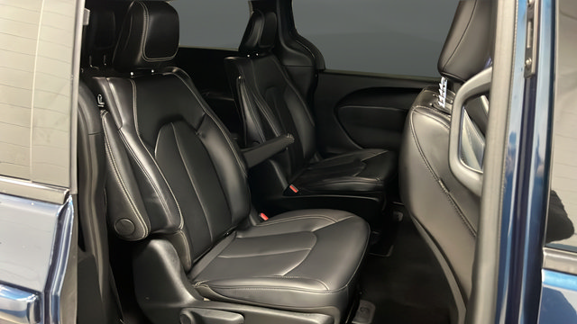 Used 2024 Chrysler Pacifica Limited FWD image 25