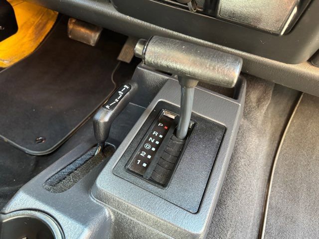 Used 2006 Jeep Wrangler Unlimited w/ Premium Audio Group image 18