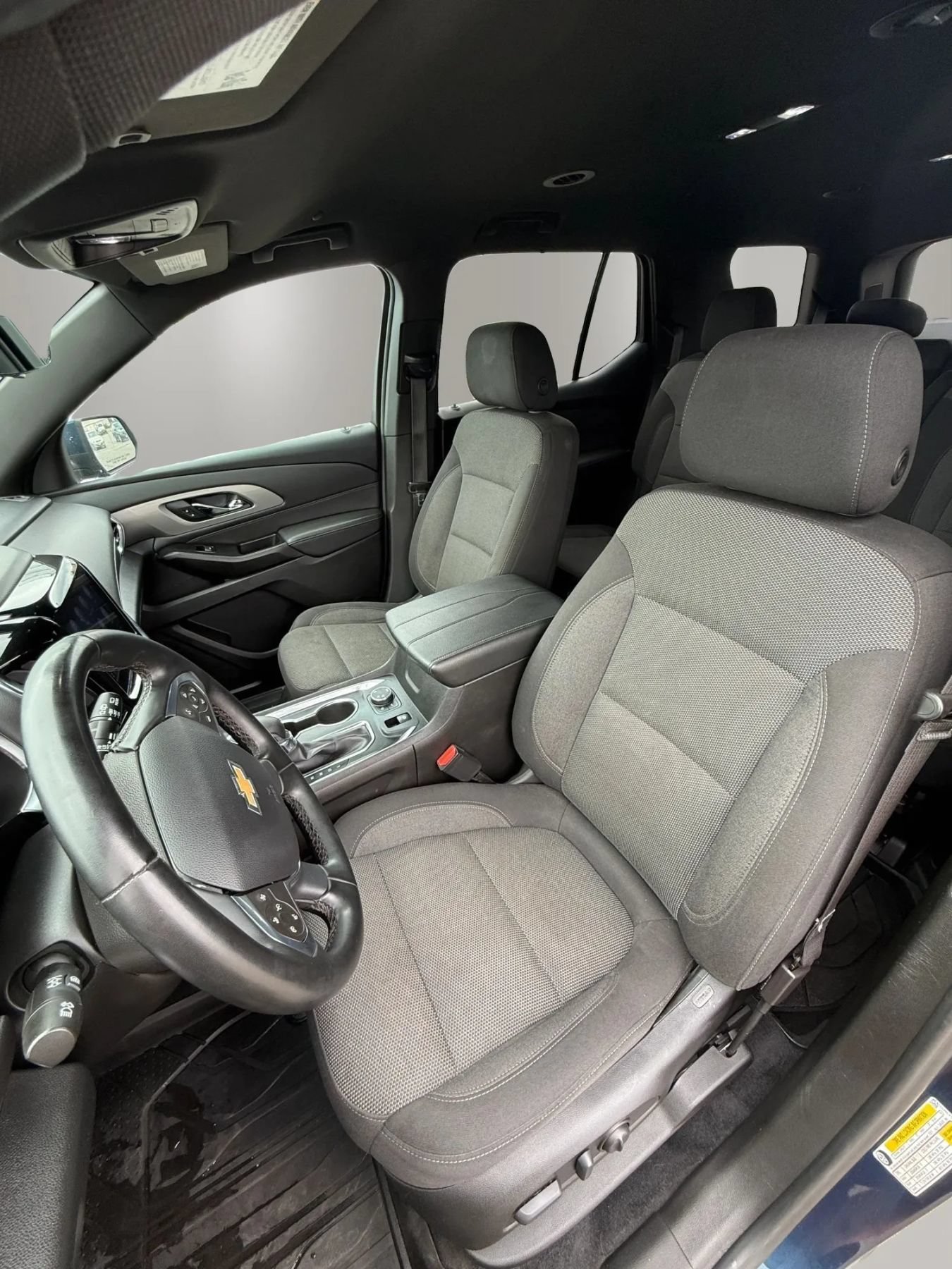 Used 2023 Chevrolet Traverse LT w/ Rear Camera Mirror Package AWD/4WD image 17