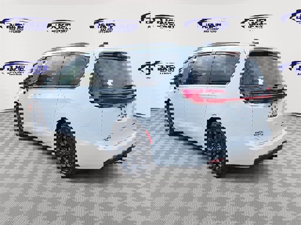 New 2026 Chrysler Pacifica Limited image 5