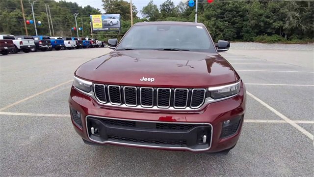 Certified 2024 Jeep Grand Cherokee Overland w/ Luxury Tech Group IV image 3