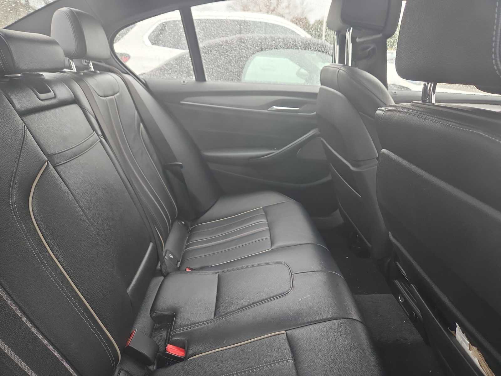 Used 2018 BMW M550i xDrive image 11