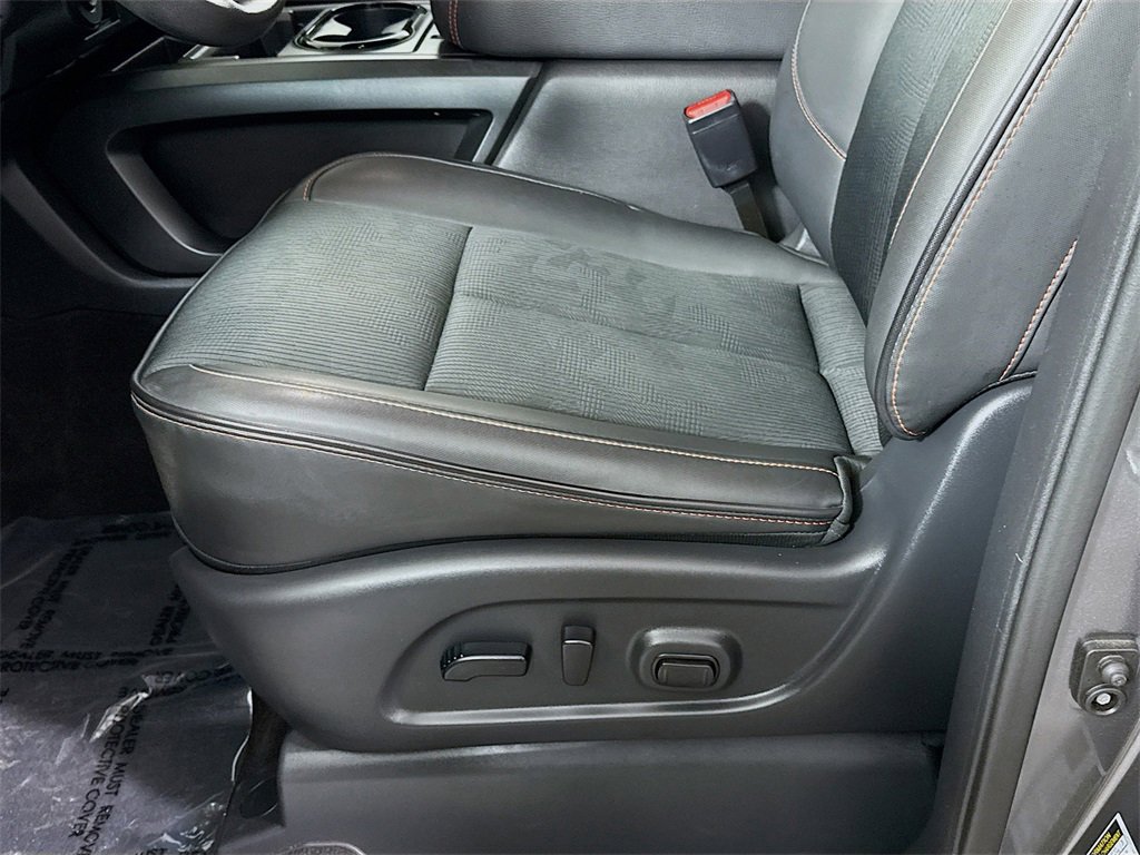 Used 2024 Nissan Titan PRO-4X image 25