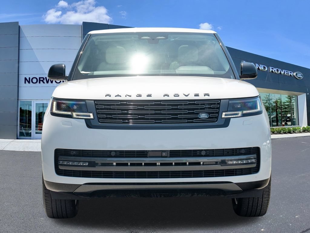 Used 2025 Land Rover Range Rover SE AWD/4WD image 2