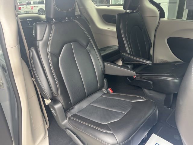 Used 2024 Chrysler Pacifica Touring-L image 48