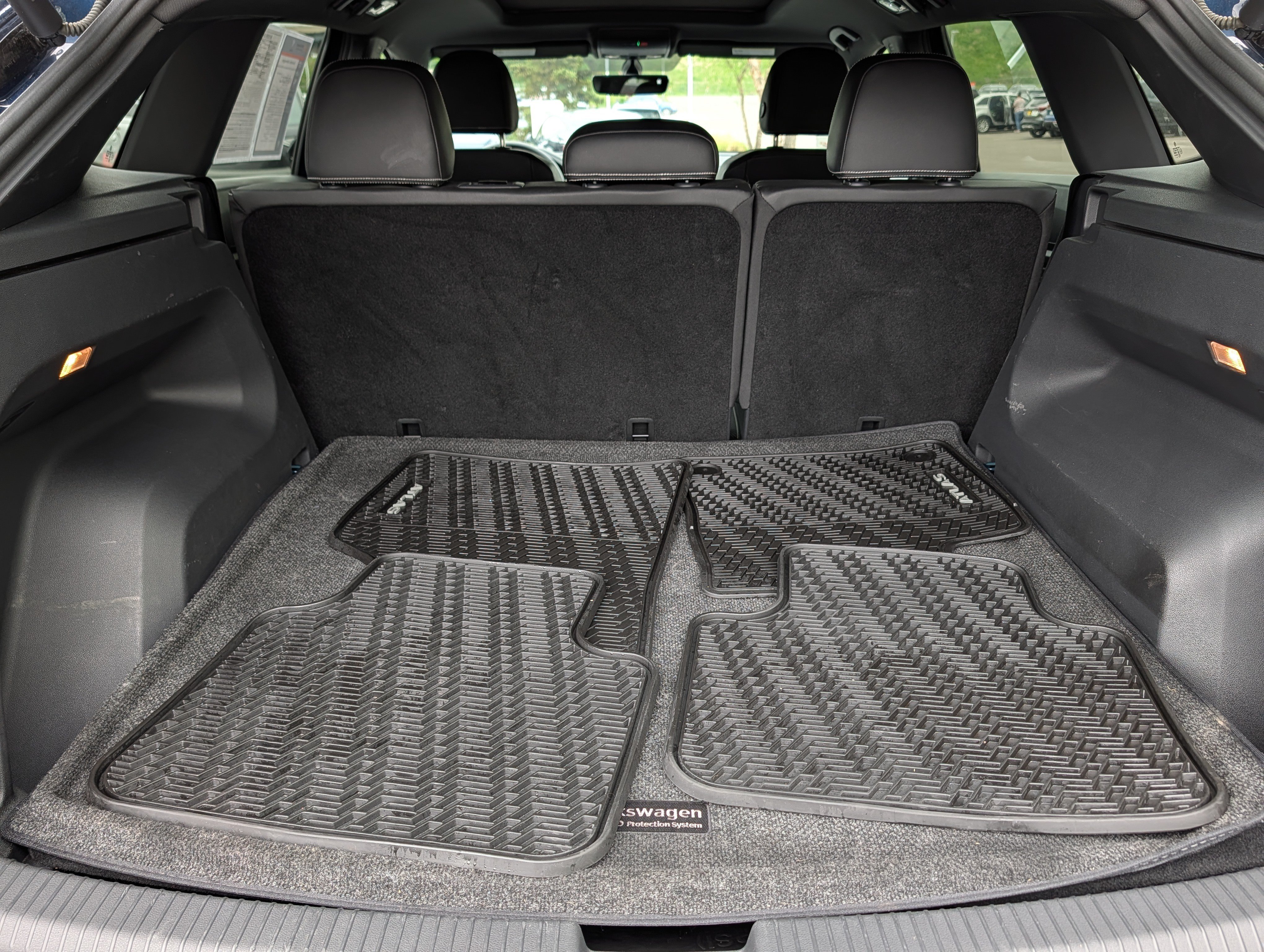 Certified 2023 Volkswagen Atlas Cross Sport SE w/ Panoramic Sunroof Package AWD/4WD image 18