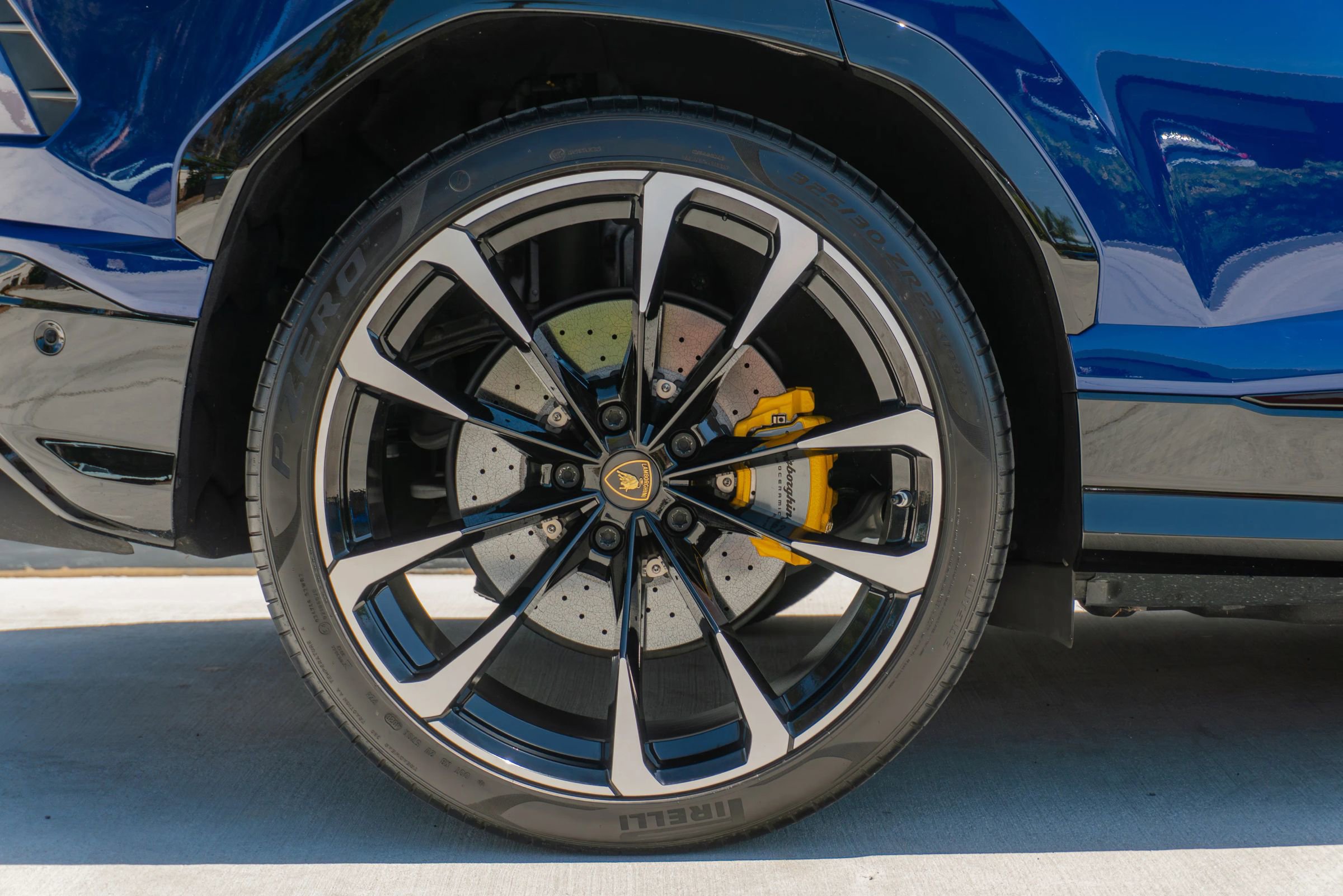 Used 2021 Lamborghini Urus AWD/4WD image 33